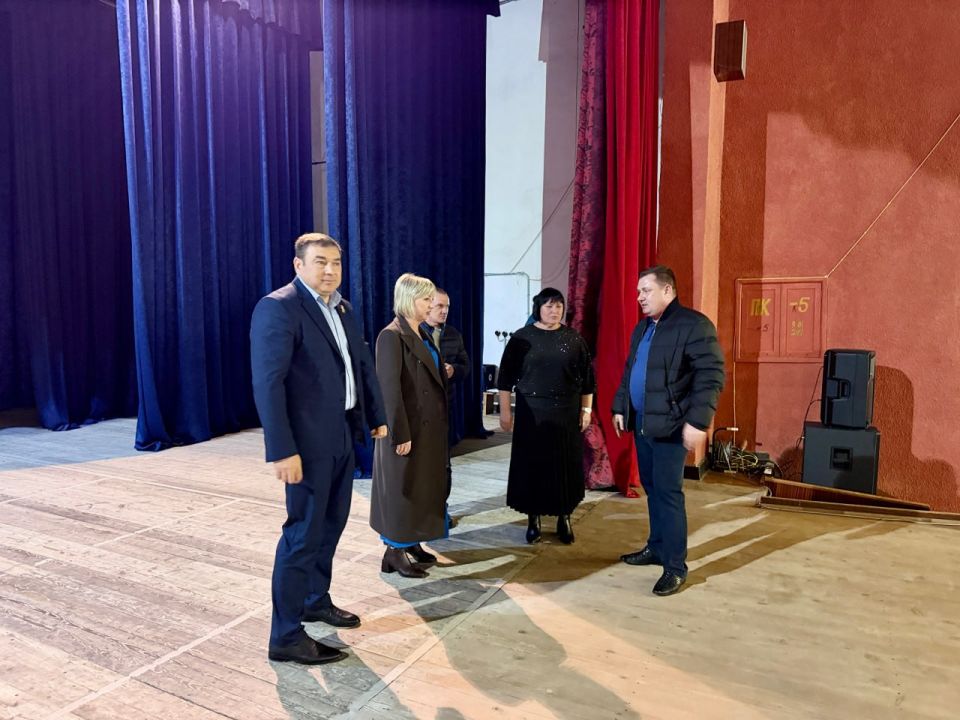 Юрий Нестеренко: Работая в регионе, вместе с коллегами осмотрел Кольчугинский сельский дом культуры Юрий Нестеренко: Работая в регионе, вместе с коллегами осмотрел Кольчугинский сельский дом культуры