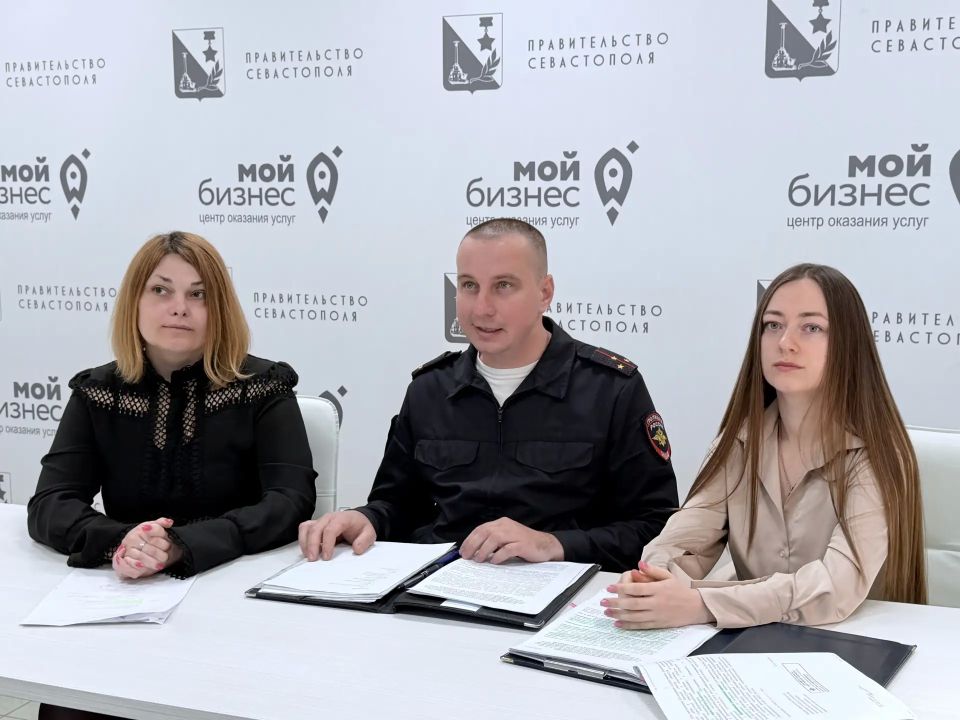 Сотрудники управления по вопросам миграции УМВД России по г.Севастополю провели вебинар для представителей гостиничного бизнеса Сотрудники управления по вопросам миграции УМВД России по г.Севастополю провели вебинар для представителей гостиничного бизнеса
