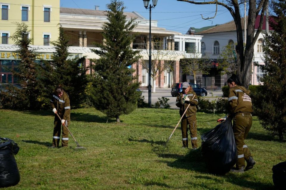 Продолжаем поддерживать чистоту на улицах Керчи Продолжаем поддерживать чистоту на улицах Керчи