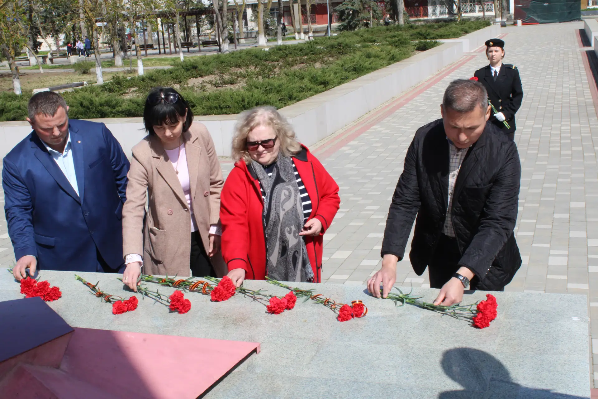 Сегодня у «Обелиска Славы» в посёлке Ленино состоялась торжественная церемония открытия весенней Вахты Памяти поколений Сегодня у «Обелиска Славы» в посёлке Ленино состоялась торжественная церемония открытия весенней Вахты Памяти поколений