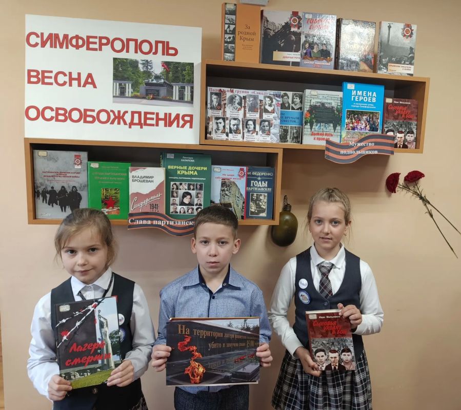 В библиотеке-филиале №11 прошёл патриотический час «Память в названиях улиц жива», посвящённый Дню освобождения Симферополя от немецко-фашистских захватчиков В библиотеке-филиале №11 прошёл патриотический час «Память в названиях улиц жива», посвящённый Дню освобождения Симферополя от немецко-фашистских захватчиков