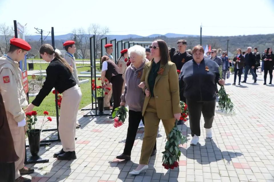 Ольга Урайкина: Сегодня в Почтовском сельском поселении состоялось торжественное открытие Аллеи Героев, посвящённой памяти защитников Отечества, погибших в ходе Специальной военной операции, приуроченное к 82-ой годовщине... Ольга Урайкина: Сегодня в Почтовском сельском поселении состоялось торжественное открытие Аллеи Героев, посвящённой памяти защитников Отечества, погибших в ходе Специальной военной операции, приуроченное к 82-ой годовщине...