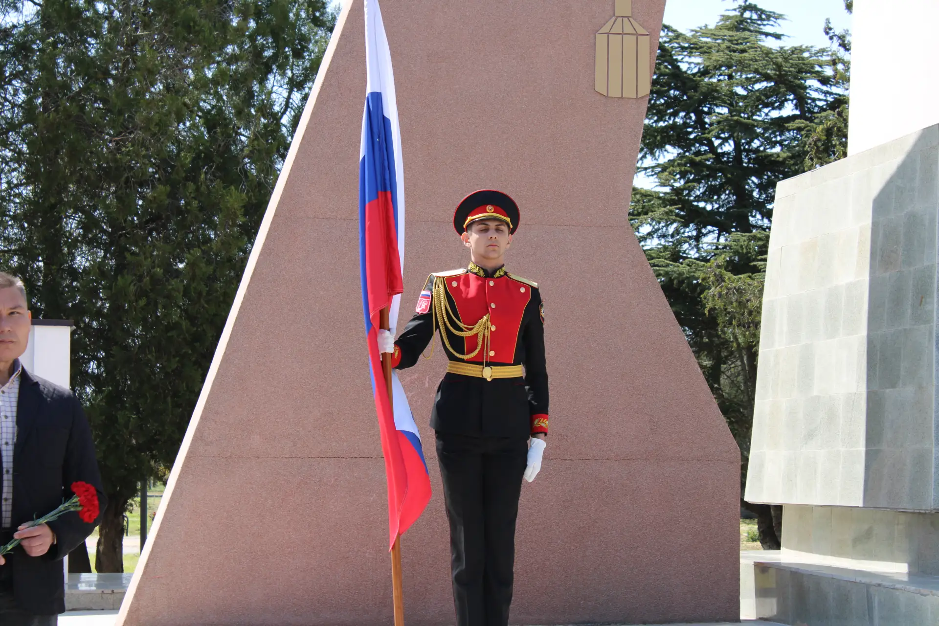Сегодня у «Обелиска Славы» в посёлке Ленино состоялась торжественная церемония открытия весенней Вахты Памяти поколений Сегодня у «Обелиска Славы» в посёлке Ленино состоялась торжественная церемония открытия весенней Вахты Памяти поколений