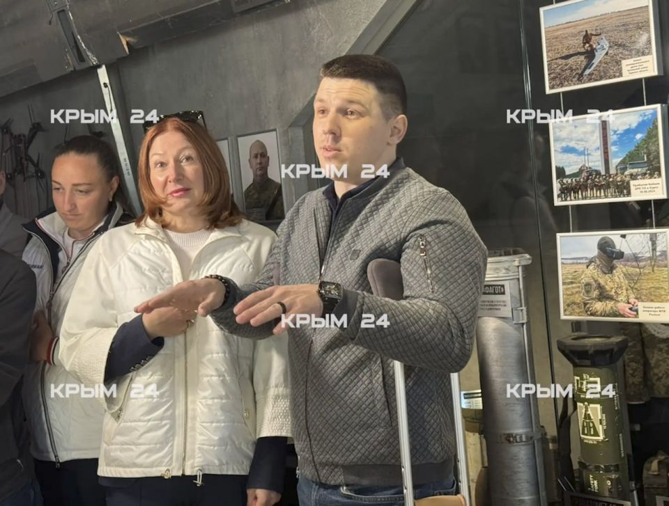 В музее СВО в Перевальном Герой России встретился со школьниками В музее СВО в Перевальном Герой России встретился со школьниками