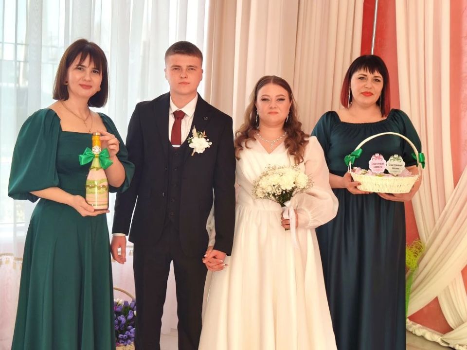В торжественном зале Армянского городского отдела ЗАГС состоялось трогательная церемония регистрации брака замечательной пары Никиты и Кристины под названием «Весне спасибо за любовь», приуроченная к одноимённой акции... В торжественном зале Армянского городского отдела ЗАГС состоялось трогательная церемония регистрации брака замечательной пары Никиты и Кристины под названием «Весне спасибо за любовь», приуроченная к одноимённой акции...