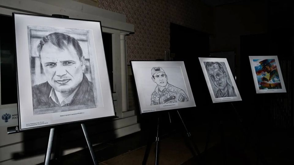 Владимир Сальдо: В кинотеатре «Россия» в Геническе открылась передвижная выставка «Герои освобожденной Херсонщины» Владимир Сальдо: В кинотеатре «Россия» в Геническе открылась передвижная выставка «Герои освобожденной Херсонщины»