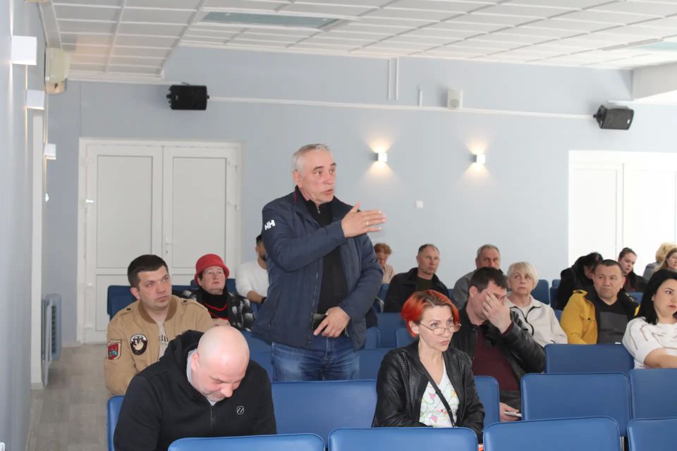 Глава Администрации района Игорь Крутьков совместно с первым заместителем главы Александром Саенко провели повторное совещание с председателями садоводческих некоммерческих товариществ (СНТ) района Глава Администрации района Игорь Крутьков совместно с первым заместителем главы Александром Саенко провели повторное совещание с председателями садоводческих некоммерческих товариществ (СНТ) района