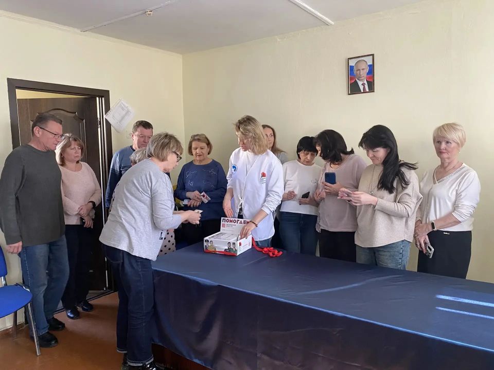 Сотрудники ГКУ РК "Крымский центр Территориального страхового фонда документации" приняли участие в акции "Красная гвоздика" Сотрудники ГКУ РК "Крымский центр Территориального страхового фонда документации" приняли участие в акции "Красная гвоздика"