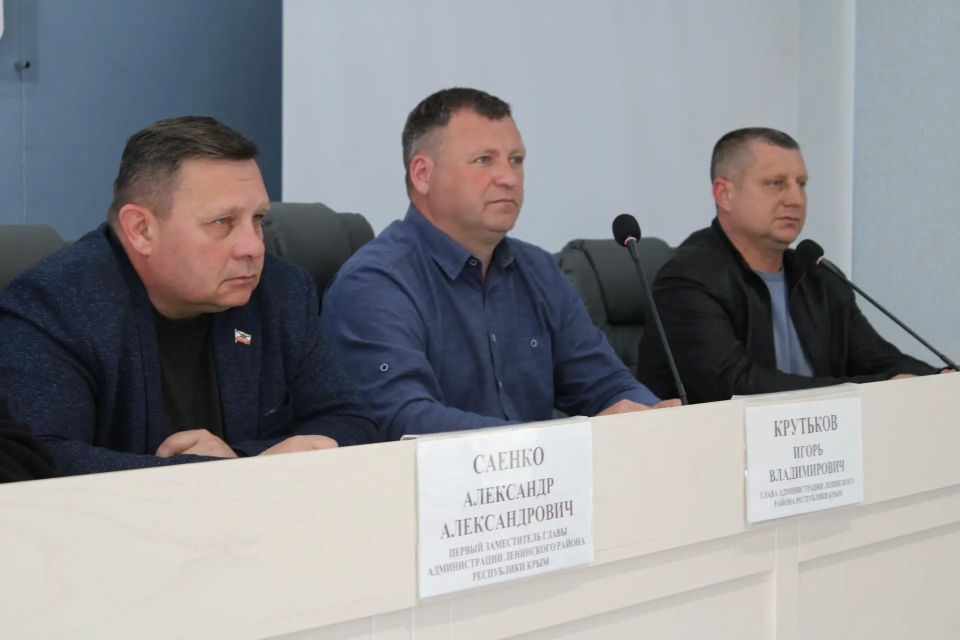 Глава Администрации района Игорь Крутьков совместно с первым заместителем главы Александром Саенко провели повторное совещание с председателями садоводческих некоммерческих товариществ (СНТ) района Глава Администрации района Игорь Крутьков совместно с первым заместителем главы Александром Саенко провели повторное совещание с председателями садоводческих некоммерческих товариществ (СНТ) района