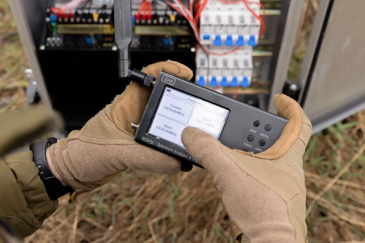 Аксенов поздравил специалистов радиоэлектронной борьбы с профессиональным праздником Аксенов поздравил специалистов радиоэлектронной борьбы с профессиональным праздником