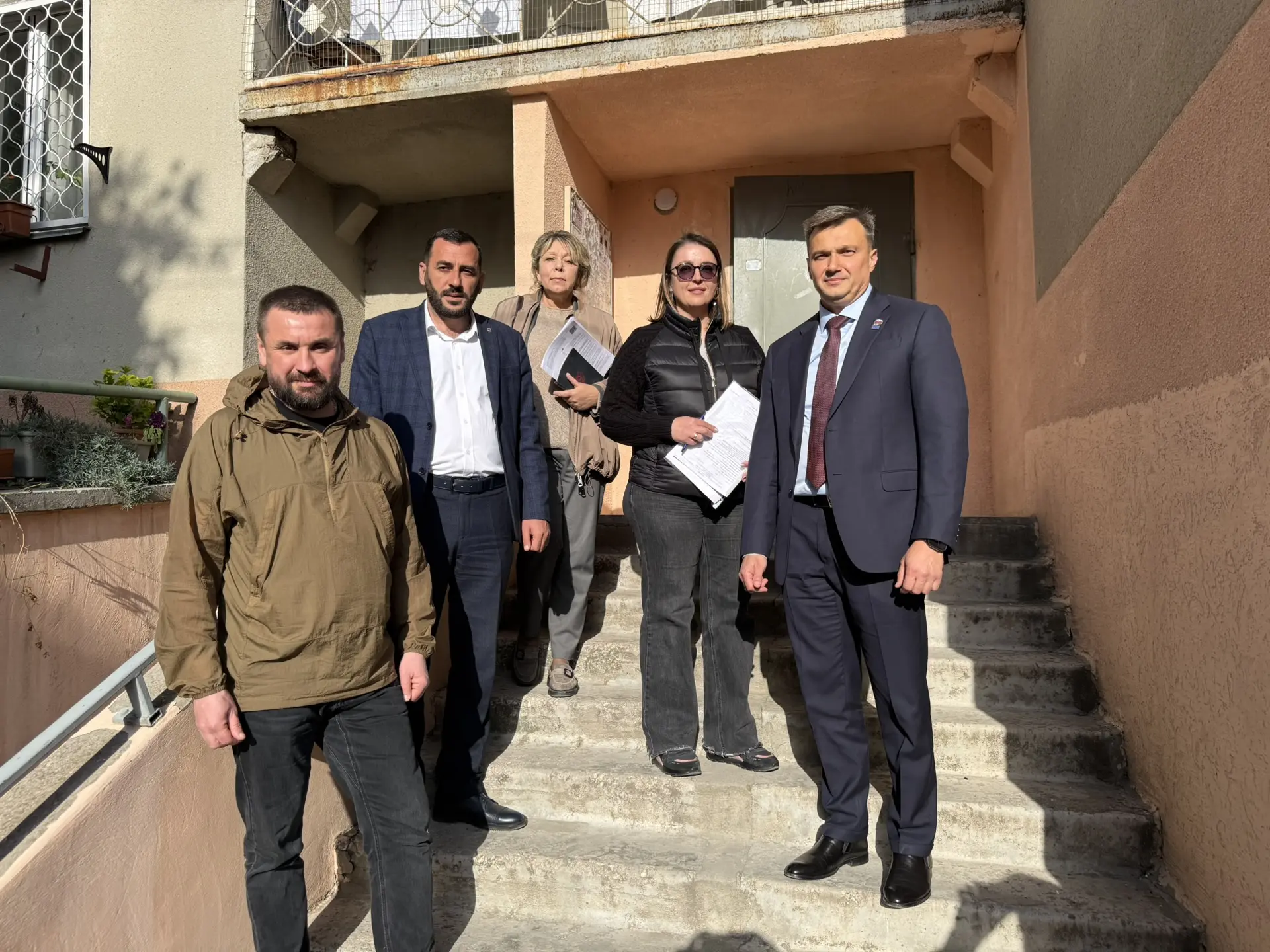 Константин Шимановский: Завершаем косметический ремонт подъезда на Стахановской, 19 и приступаем к новому объекту – пгт Никита, 38 корпус 2!