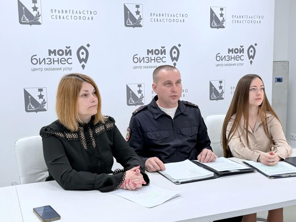 Сотрудники управления по вопросам миграции УМВД России по г.Севастополю провели вебинар для представителей гостиничного бизнеса Сотрудники управления по вопросам миграции УМВД России по г.Севастополю провели вебинар для представителей гостиничного бизнеса