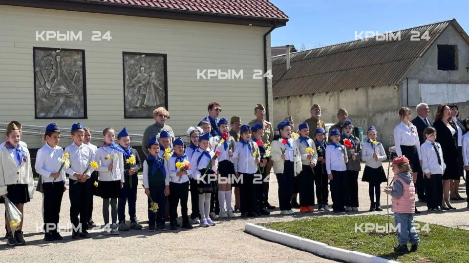 В селе Новобобровка под Севастополем открыли памятник в честь земляков-участников Великой Отечественной войны и спецоперации В селе Новобобровка под Севастополем открыли памятник в честь земляков-участников Великой Отечественной войны и спецоперации