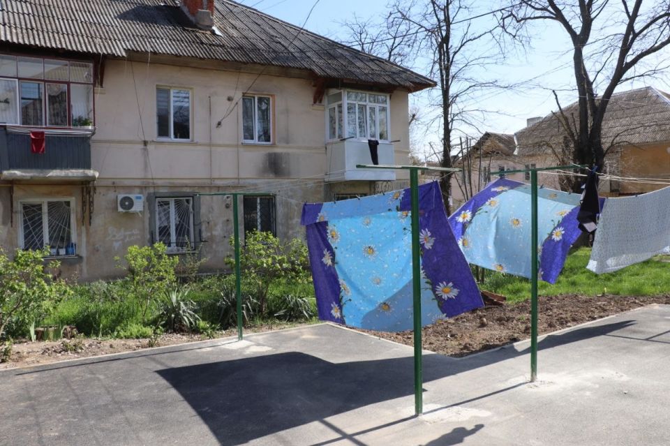 Завершается благоустройство дворов по ул. Славы, Войкова, Казакова Завершается благоустройство дворов по ул. Славы, Войкова, Казакова