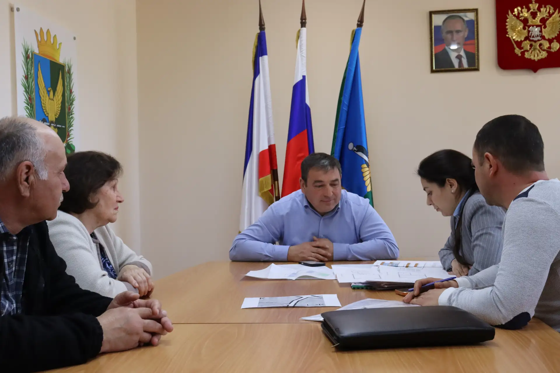 Провел личный приём граждан Провел личный приём граждан