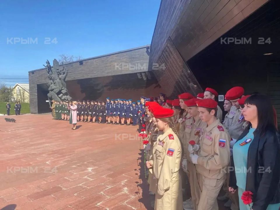 В мемориальном комплексе «Концлагерь «Красный» в Симферопольском районе открылась «Вахта памяти поколений — Пост №1» В мемориальном комплексе «Концлагерь «Красный» в Симферопольском районе открылась «Вахта памяти поколений — Пост №1»
