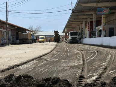 Александр Юрьев: Ставил задачу директору ООО «Курортторгсервис» Роману Корсаку привести в порядок дорожное покрытие на территории оптовой торговой базы на улице Товарной