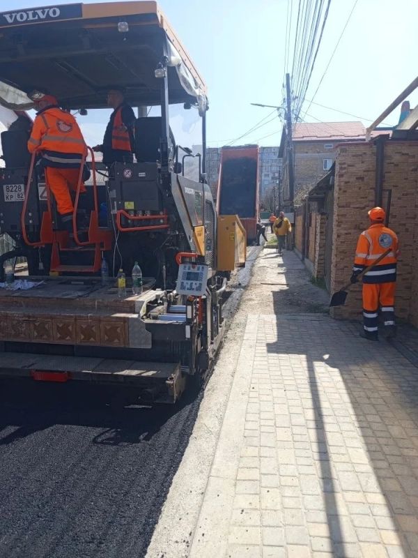 В крымской столице продолжается ремонт дорог В крымской столице продолжается ремонт дорог