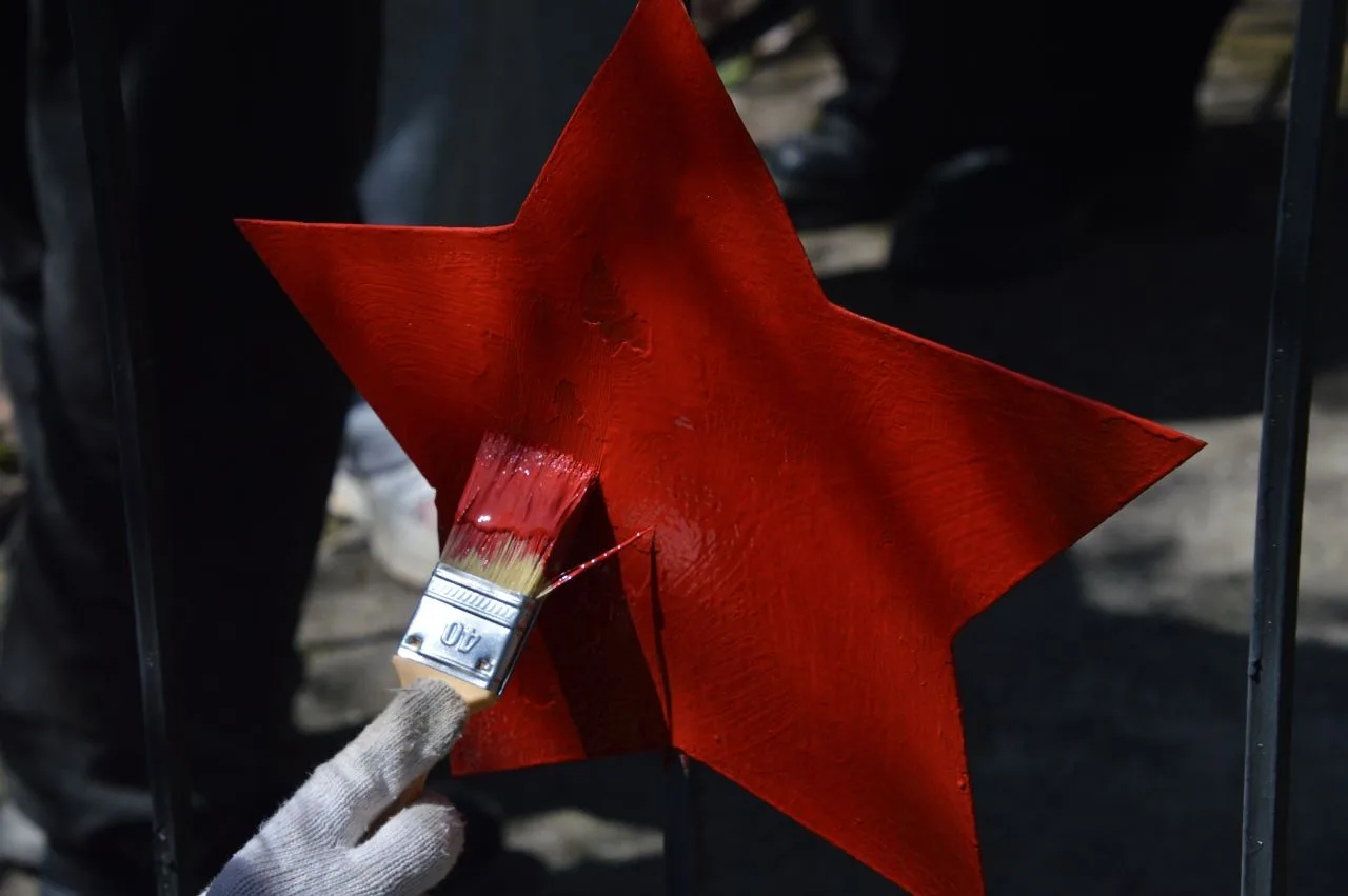 Сотрудники ГКУ РК "КРЫМ-СПАС" продолжают акцию по благоустройству памятных мест ВОВ Сотрудники ГКУ РК "КРЫМ-СПАС" продолжают акцию по благоустройству памятных мест ВОВ