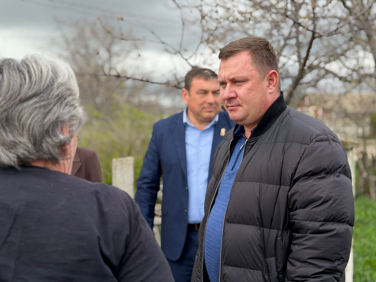 Юрий Нестеренко: Помог с заменой окон и входной двери жительнице села Равнополье, оказавшейся в сложной жизненной ситуации Юрий Нестеренко: Помог с заменой окон и входной двери жительнице села Равнополье, оказавшейся в сложной жизненной ситуации