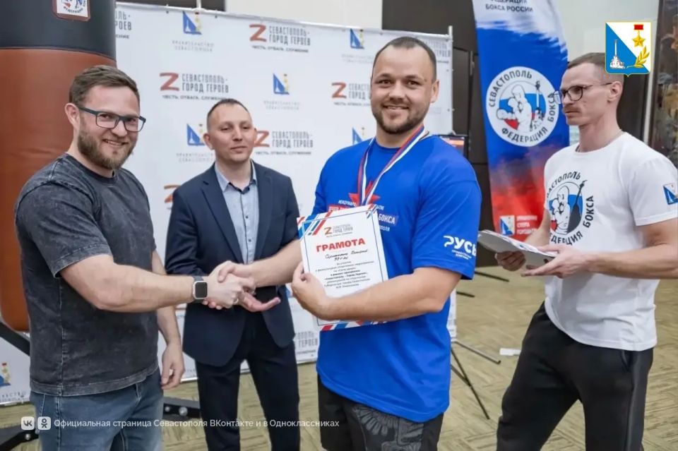 Участники программы «Севастополь — город героев» первыми опробовали новый инвентарь для бокса Участники программы «Севастополь — город героев» первыми опробовали новый инвентарь для бокса