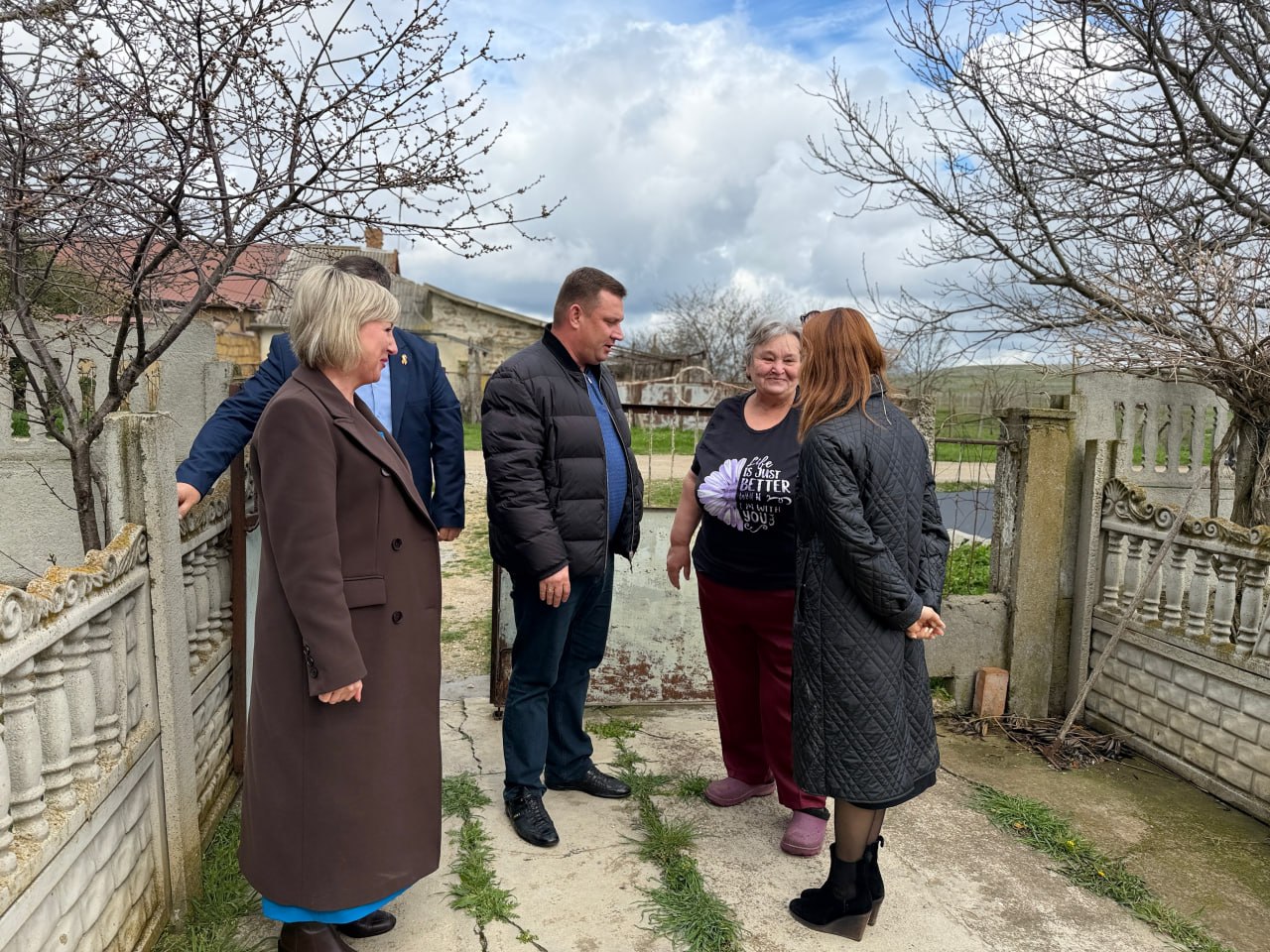 Юрий Нестеренко: Помог с заменой окон и входной двери жительнице села Равнополье, оказавшейся в сложной жизненной ситуации Юрий Нестеренко: Помог с заменой окон и входной двери жительнице села Равнополье, оказавшейся в сложной жизненной ситуации