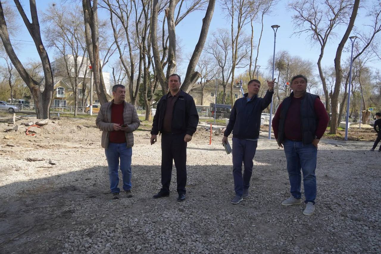 Продолжается работа по комплексному ремонту общественной территории в районе остановки «Фабрикакухня» Продолжается работа по комплексному ремонту общественной территории в районе остановки «Фабрикакухня»