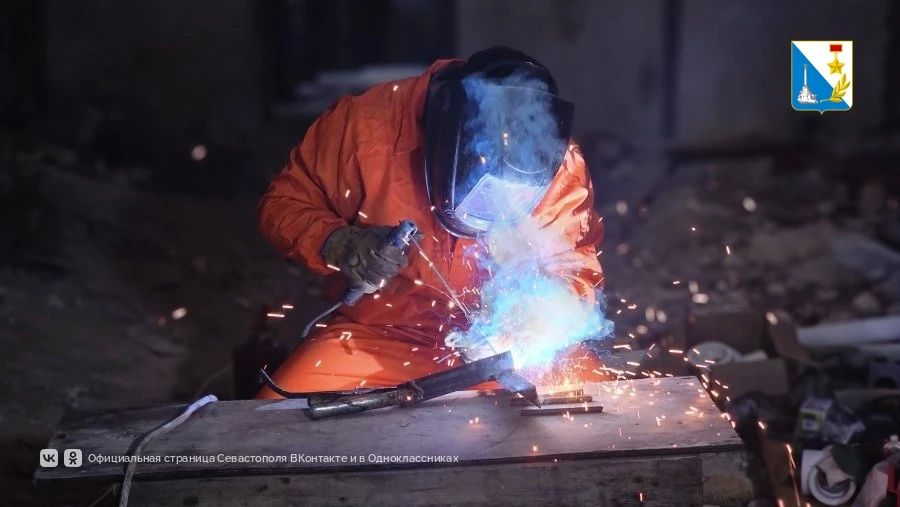 В доме № 4 на улице Комиссара Морозова начали капремонт инженерных систем
