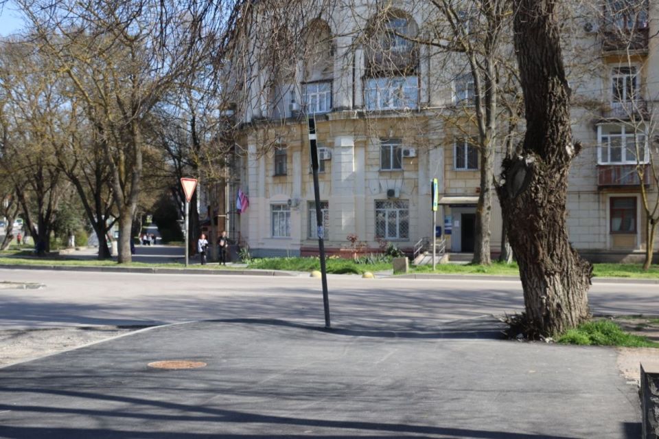 Завершается благоустройство дворов по ул. Славы, Войкова, Казакова Завершается благоустройство дворов по ул. Славы, Войкова, Казакова