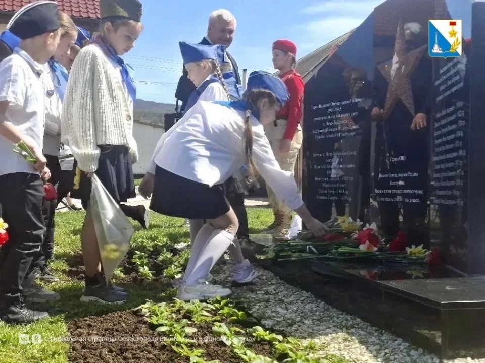 В Новобобровке открыли памятник воинам Великой Отечественной войны и героям СВО В Новобобровке открыли памятник воинам Великой Отечественной войны и героям СВО