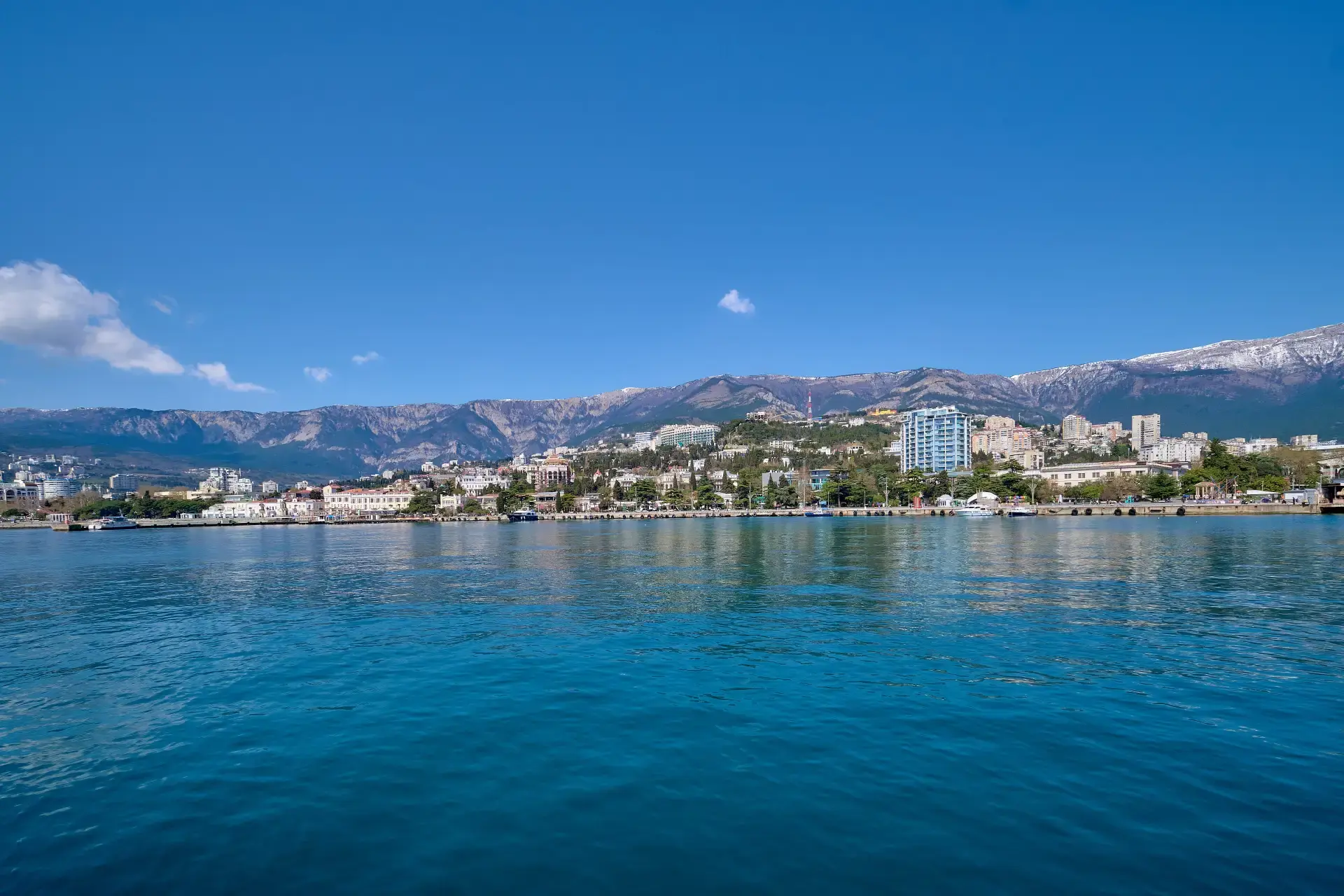 Янина Павленко: С Днём освобождения Ялты, друзья!