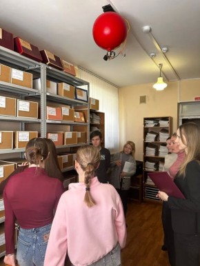 Архивисты администрации провели экскурсию для будущих юристов