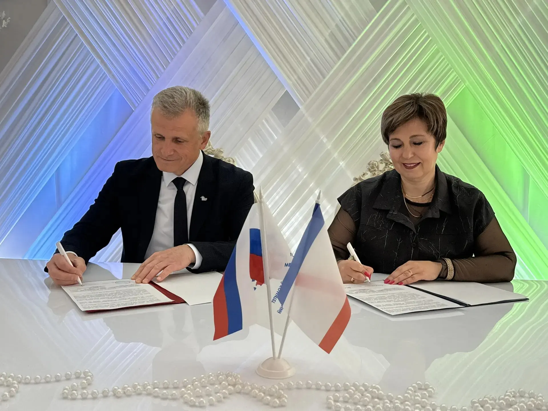 В Симферополе завершился детский социально-просветительский проект «Мы – Россия В Симферополе завершился детский социально-просветительский проект «Мы – Россия