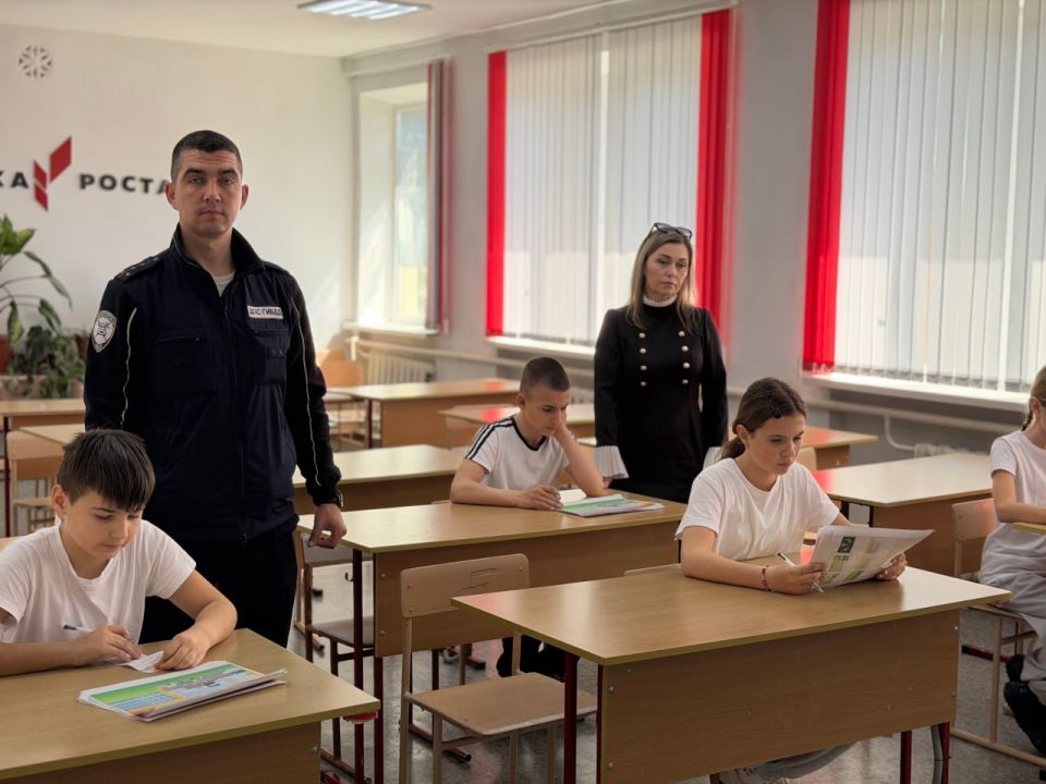 Сотрудники Госавтоинспекции г. Саки, совместно отделом образования Сакского района провели районный этап Всероссийского конкурса «Безопасное колесо»