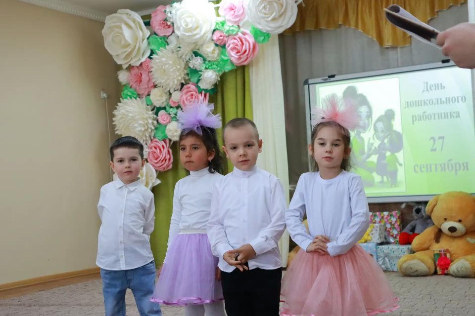 Дмитрий Чумаков: Слова поздравлений и самые тёплые пожелания сегодня принимает коллектив детского сада «Солнышко» в селе Криничное — учреждению исполнилось 50 лет Дмитрий Чумаков: Слова поздравлений и самые тёплые пожелания сегодня принимает коллектив детского сада «Солнышко» в селе Криничное — учреждению исполнилось 50 лет