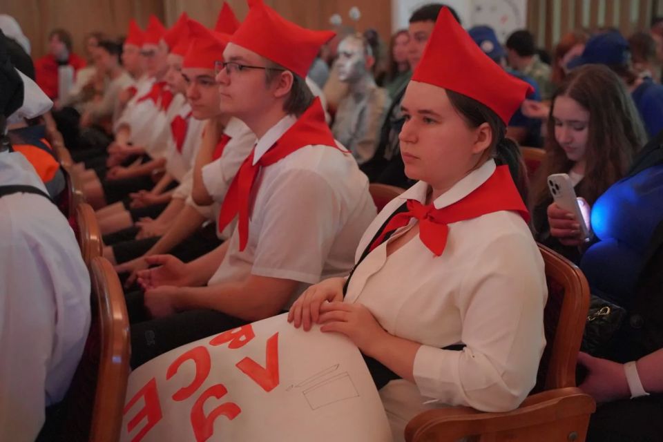 Министр промышленности и торговли Республики Крым Анушаван Агаджанян принял участие в региональном этапе Всероссийской ярмарки трудоустройства «Работа России Министр промышленности и торговли Республики Крым Анушаван Агаджанян принял участие в региональном этапе Всероссийской ярмарки трудоустройства «Работа России