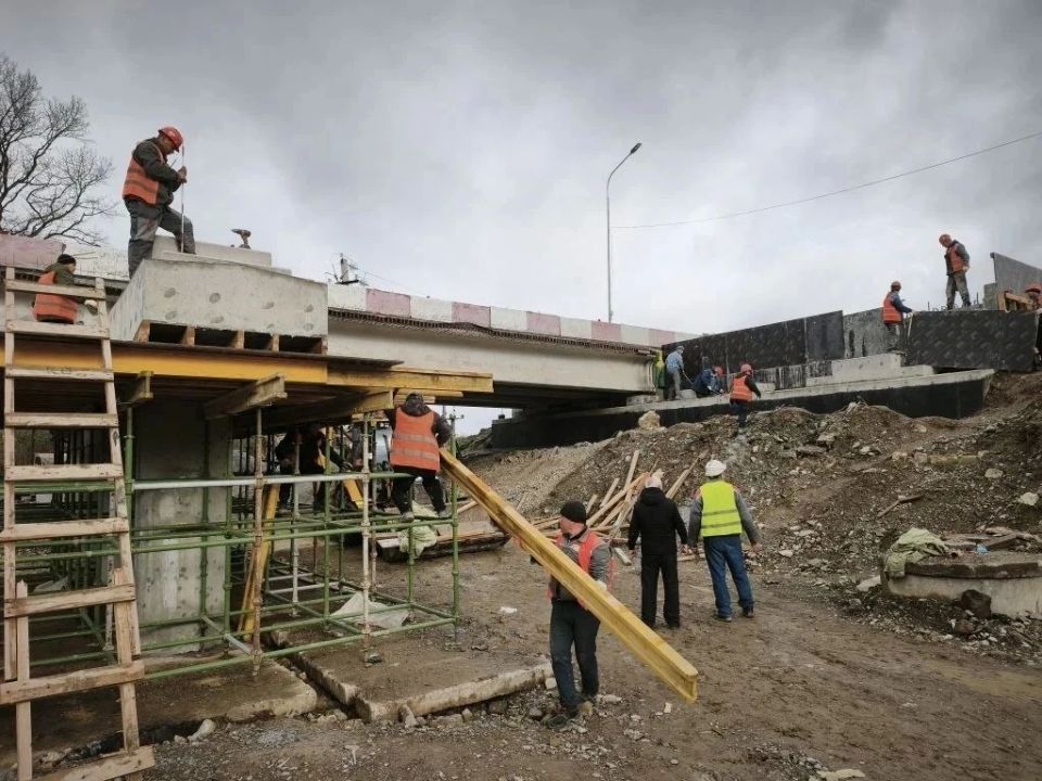 В Крыму продолжается реконструкция моста на дороге Тополи — Севастьяновка