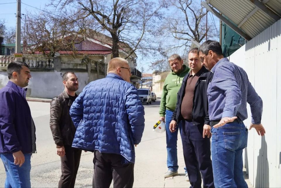 Министр строительства и архитектуры Республики Крым Эдуард Щёголев в рамках рабочего визита посетил с главой администрации Керчи Олегом Каторгиным бывшую гимназию №2, а также театр им. А.С. Пушкина Министр строительства и архитектуры Республики Крым Эдуард Щёголев в рамках рабочего визита посетил с главой администрации Керчи Олегом Каторгиным бывшую гимназию №2, а также театр им. А.С. Пушкина