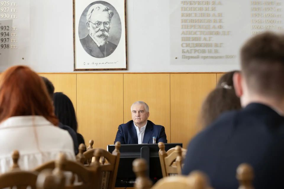 Сергей Аксёнов: Сегодня на региональном этапе Всероссийской ярмарки трудоустройства работодатели знакомили крымчан с вакансиями, возможностями прохождения практики или стажировки Сергей Аксёнов: Сегодня на региональном этапе Всероссийской ярмарки трудоустройства работодатели знакомили крымчан с вакансиями, возможностями прохождения практики или стажировки