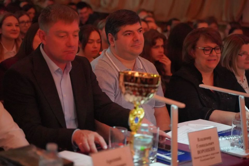 Министр промышленности и торговли Республики Крым Анушаван Агаджанян принял участие в региональном этапе Всероссийской ярмарки трудоустройства «Работа России Министр промышленности и торговли Республики Крым Анушаван Агаджанян принял участие в региональном этапе Всероссийской ярмарки трудоустройства «Работа России