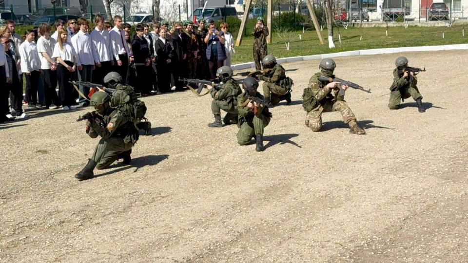 Александр Дудинов: В Черноморском районе проходит военно-патриотическая игра «Зарница 2.0» Александр Дудинов: В Черноморском районе проходит военно-патриотическая игра «Зарница 2.0»