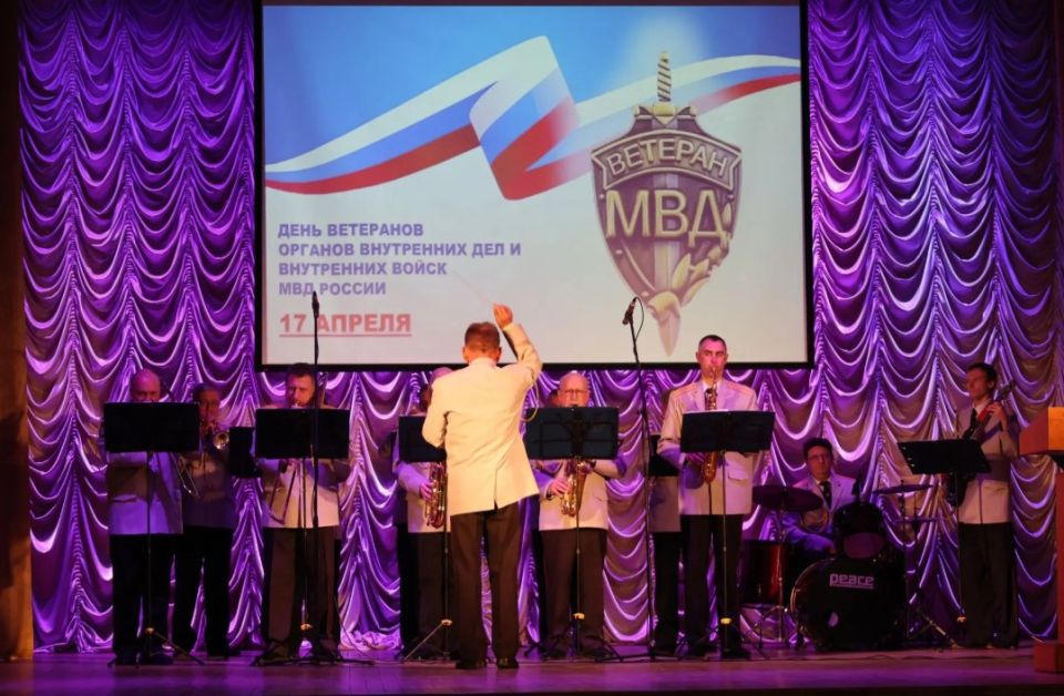 В Министерстве внутренних дел по Республике Крым состоялось торжественное мероприятие, посвящённое Дню ветеранов органов внутренних дел В Министерстве внутренних дел по Республике Крым состоялось торжественное мероприятие, посвящённое Дню ветеранов органов внутренних дел