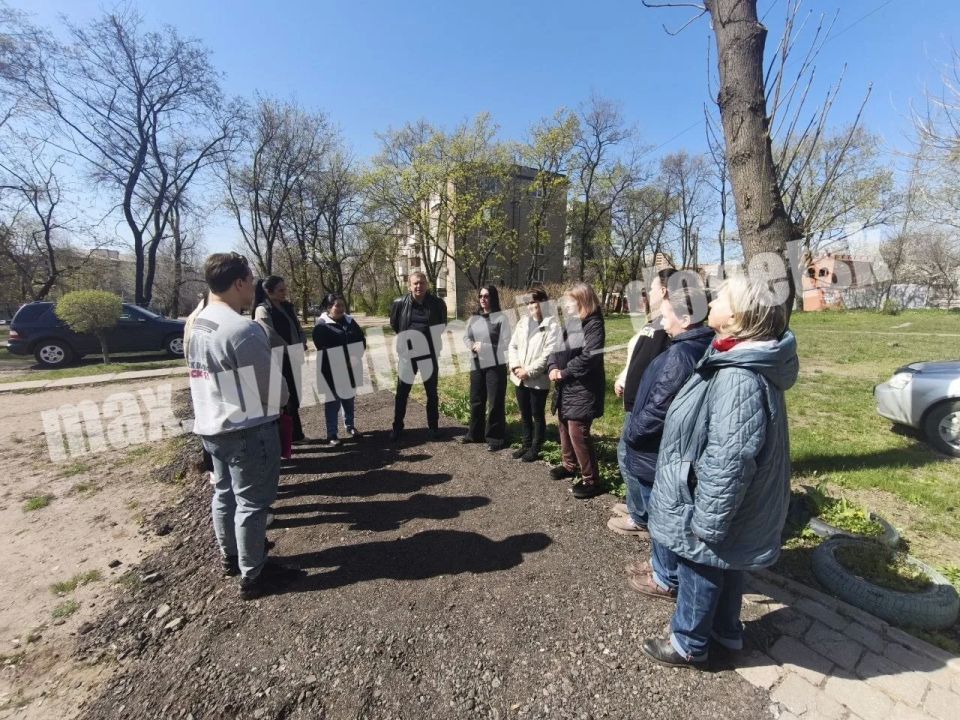 В Ленинском районе состоялась встреча заместителя главы администрации г.о. Донецк с работниками спортивной школы № 14. Работа с обращениями граждан, как отметил Глава ДНР Денис Пушилин, является приоритетом, и данная встреча... В Ленинском районе состоялась встреча заместителя главы администрации г.о. Донецк с работниками спортивной школы № 14. Работа с обращениями граждан, как отметил Глава ДНР Денис Пушилин, является приоритетом, и данная встреча...