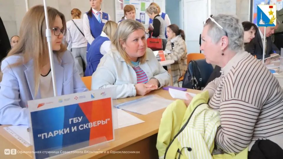Более 980 севастопольцев посетили Всероссийскую ярмарку трудоустройства: каждый третий соискатель получил предложение о работе