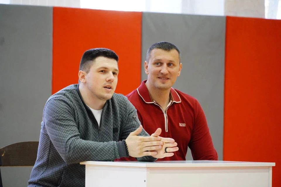 В Керчи прошёл «Разговор о важном» с участием Героя России, заместителем министра спорта Республики Крым В Керчи прошёл «Разговор о важном» с участием Героя России, заместителем министра спорта Республики Крым