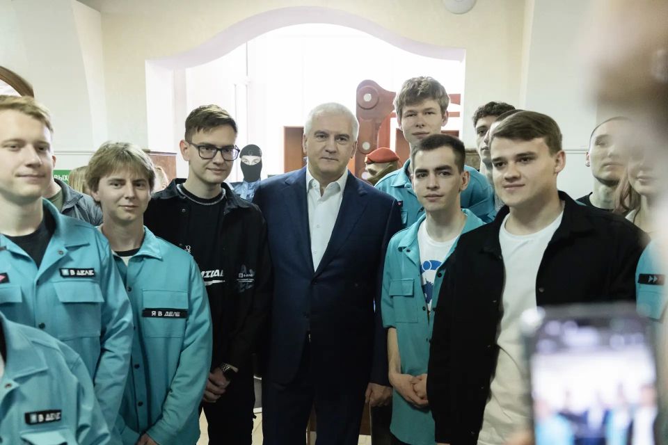 Сергей Аксёнов: Сегодня на региональном этапе Всероссийской ярмарки трудоустройства работодатели знакомили крымчан с вакансиями, возможностями прохождения практики или стажировки Сергей Аксёнов: Сегодня на региональном этапе Всероссийской ярмарки трудоустройства работодатели знакомили крымчан с вакансиями, возможностями прохождения практики или стажировки