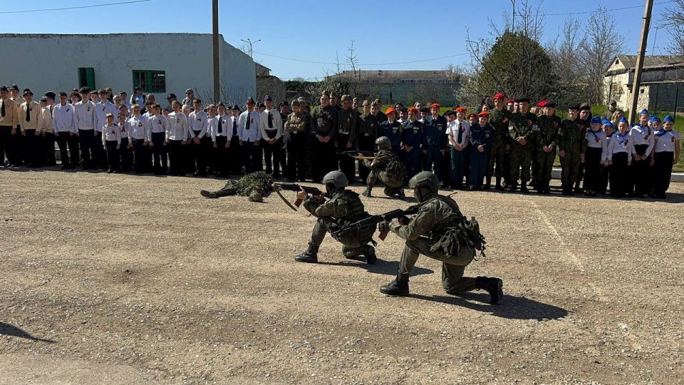Александр Дудинов: В Черноморском районе проходит военно-патриотическая игра «Зарница 2.0» Александр Дудинов: В Черноморском районе проходит военно-патриотическая игра «Зарница 2.0»