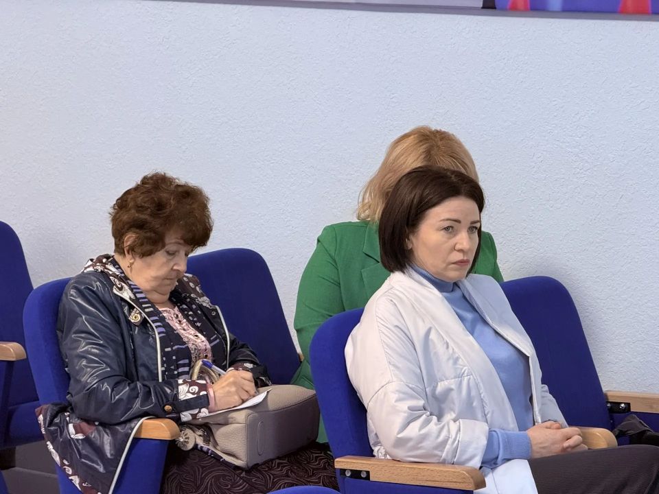 Антон Кравец: Совместно с председателем районного совета Дмитрием Мильгевским и его заместителем Ириной Швайко провели аппаратное совещание с руководителями предприятий и организаций района и главами сельских поселений Антон Кравец: Совместно с председателем районного совета Дмитрием Мильгевским и его заместителем Ириной Швайко провели аппаратное совещание с руководителями предприятий и организаций района и главами сельских поселений