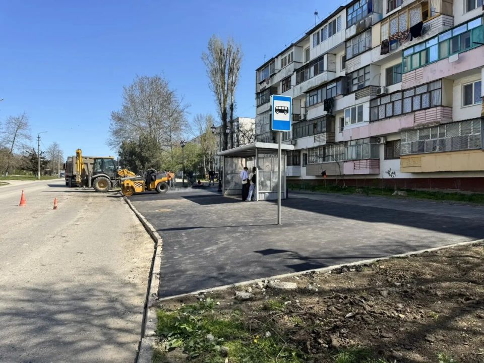 Возобновились работы по асфальтированию второй части пешеходной аллеи в районе улицы Блюхера Возобновились работы по асфальтированию второй части пешеходной аллеи в районе улицы Блюхера