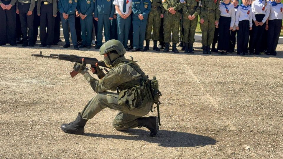 Александр Дудинов: В Черноморском районе проходит военно-патриотическая игра «Зарница 2.0» Александр Дудинов: В Черноморском районе проходит военно-патриотическая игра «Зарница 2.0»